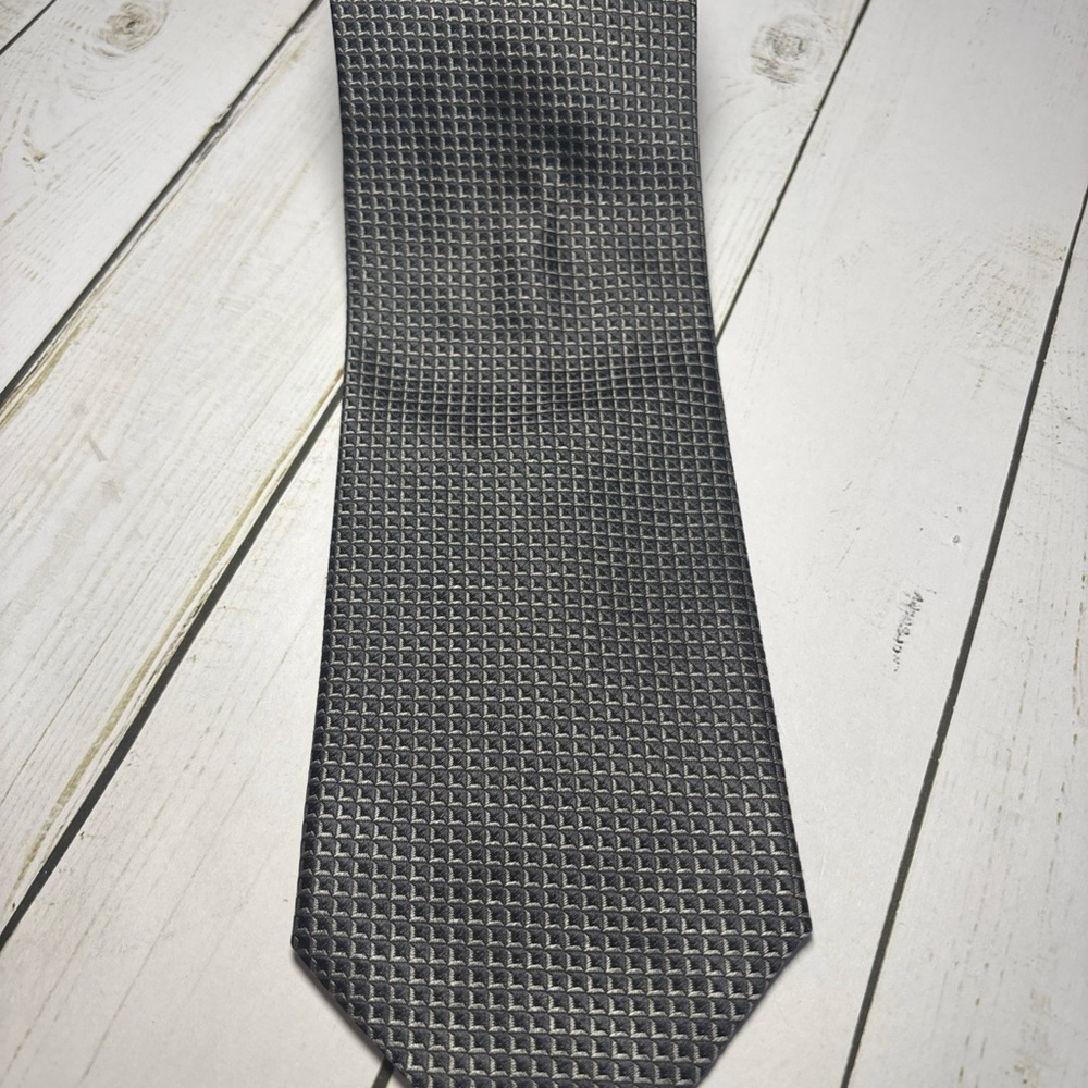 GIORGIO ARMANI COLLEZIONI Men's 100% Silk Tie ~ Silver ~ Made in Italy!